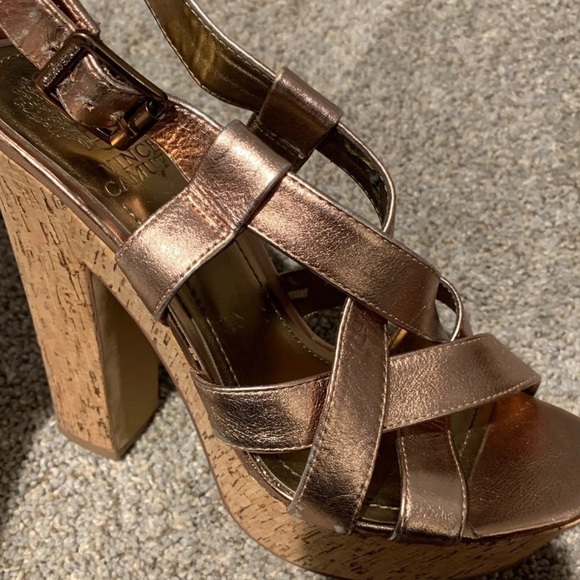 Gold Heels - Picture 1 of 4